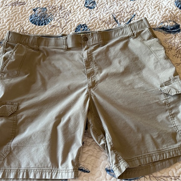 LEE Extreme Motion‎ Men’s 50” waist khaki shorts - Picture 1 of 10